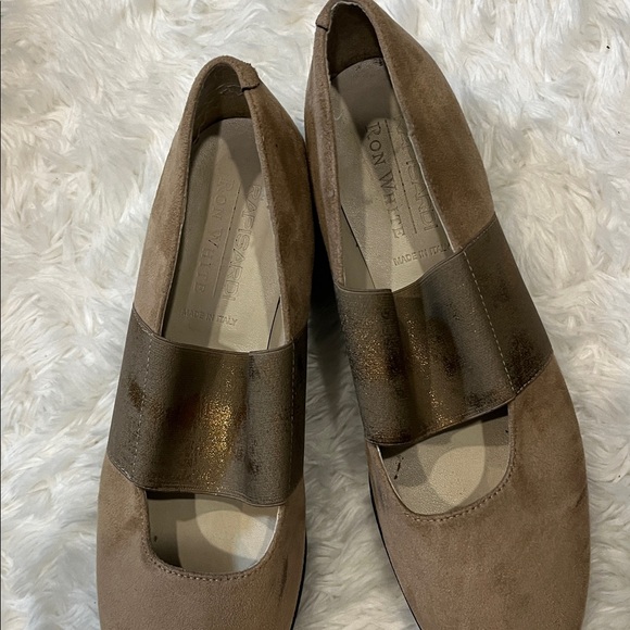 Stylish Brown and Tan Women's Loafers - Picture 6 of 6